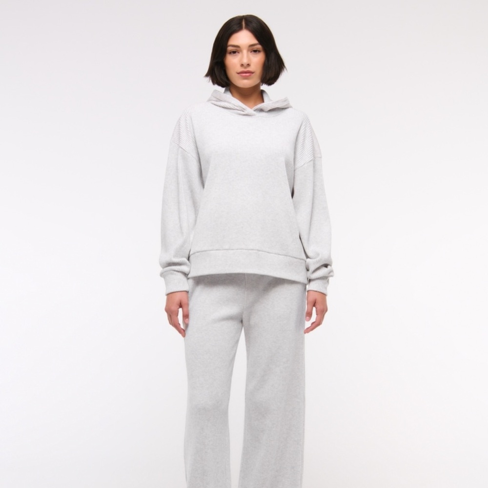 Ribbed super soft lounge sweater Abercrombie size S/M!